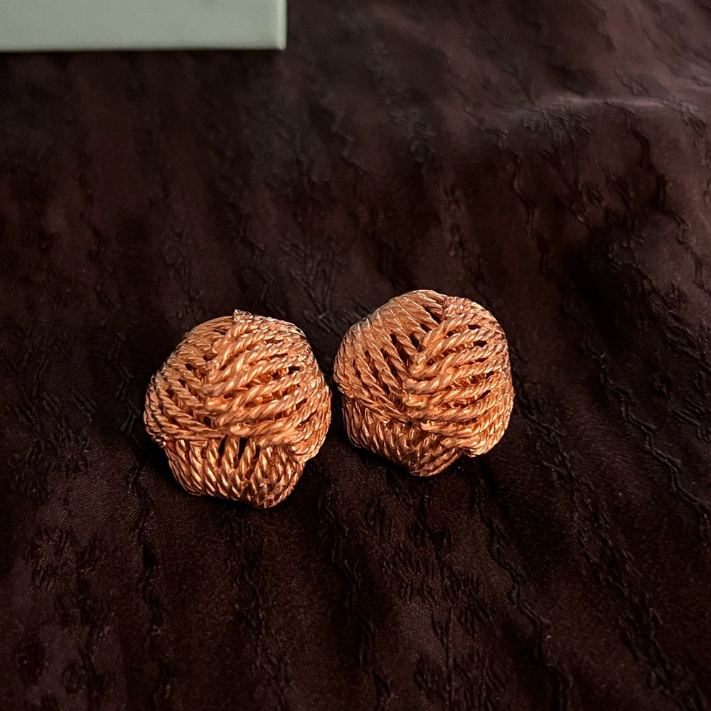 VINTAGE SIGNED CASTLECLIFF GOLD CLIP EARRINGS - Picture 2 of 7